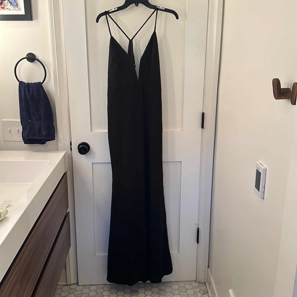 Lulus XL floor length dress. New, Never worn. Tags still on. Black.